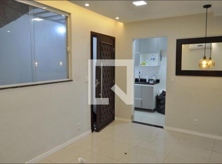 Foto do imóvel - Casa para alugar com 2 quartos, varanda, quintal e aceita animais