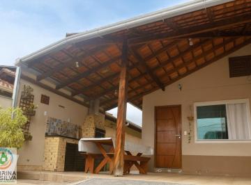 Casa · 67m² · 2 Quartos · 2 Vagas · Geminada com passagem lateral