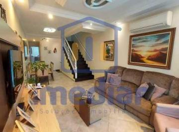 Casa · 228m² · 4 Quartos · 1 Vaga · Casa Triplex com 4 Dorm. Área de lazer com Churrasqueira e Piscina