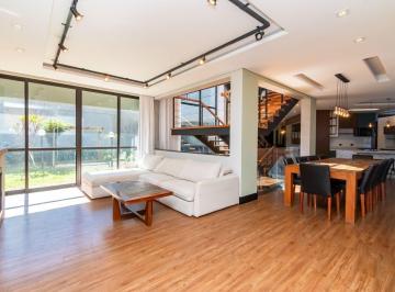 Sala de Estar e Jantar · Casa em Condomínio  4 Suítes, 5 Vagas. Lazer Completo  à venda por R$ 4.500.000 - Campo Comprido - C