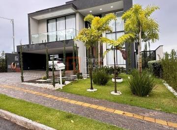 Casa · 308m² · 4 Quartos · 4 Vagas · Casa térrea com hidromassagem e fachada imponente no Condomínio do Lago