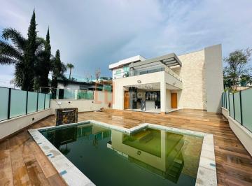 Casa · 345m² · 3 Quartos · 3 Vagas · Sobrado de esquina com home cinema no Condomínio do Lago