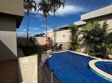 Casa · 237m² · 3 Quartos · 2 Vagas · Casa térrea de 3 suítes no Condomínio do Lago com área gourmet e piscina aquecida