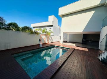 Casa · 270m² · 3 Quartos · 2 Vagas · Casa térrea com lazer no pavimento inferior no Condomínio do Lago