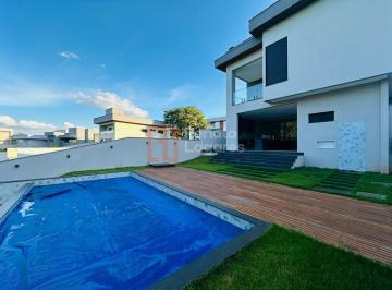 Casa · 318m² · 4 Quartos · 4 Vagas · Sobrado com vista para mata e lazer completo no Condomínio do Lago