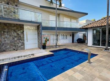 Casa · 318m² · 5 Quartos · 2 Vagas · Casa frente para mata com piscina no Condomínio do Lago
