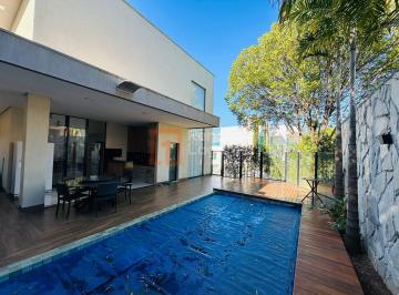 Casa · 302m² · 5 Quartos · 6 Vagas · Sobrado de esquina com piscina e 5 suítes no Condomínio do Lago