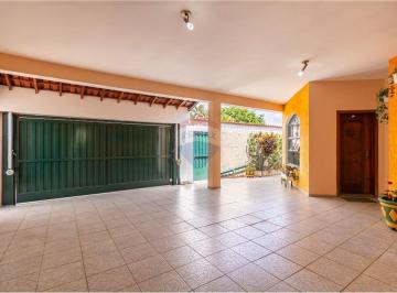 Casa · 313m² · 3 Quartos · 4 Vagas · Casa à venda com 3 dormitórios sendo 1 suíte com hidromassagem, 313 m² de área construída e terreno