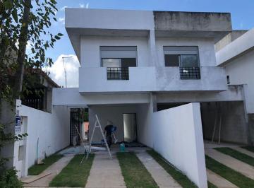 Casa · 206m² · 3 Quartos · 4 Vagas · Casa em Jardim Rio das Pedras, Cotia/SP de 206m² 3 quartos à venda por R$ 998.000,00 ou para locação