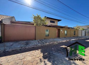 Casa , Águas Claras · Casa Térrea 400 m²: 3 Quartos (2 Suítes), Piscina, Área Gourmet em Condomínio 