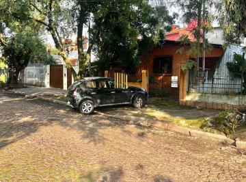 Casa · 253m² · 3 Quartos · 2 Vagas · Casa na Rua Marista, Partenon, com 11,00 de frente por 23,00 de frente a fundos