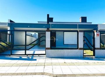 Casa · 161m² · 3 Quartos · 2 Vagas · Casa à 150 metros do mar na praia de Atlântida Sul