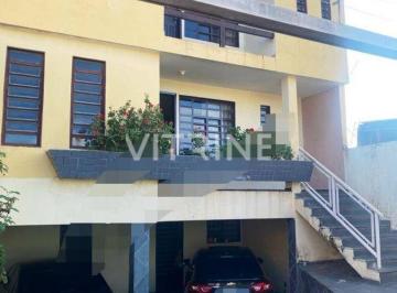 Casa · 380m² · 5 Quartos · 2 Vagas · Casa com 5 Quartos, suite, varanda, 380m² - Setor Leste !