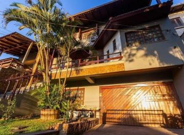 Casa · 360m² · 6 Quartos · 5 Vagas · Casa espaçosa com 6 dormitórios e vista incrível no Cristo Redentor