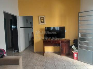 Casa · 340m² · 3 Quartos · 3 Vagas · Casa Padrão no Centro com 03 dormitórios e 03 vagas de garagem.