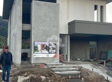 701321_irF729yD32e6pf7_70132168640afb88bd8.jpg · CASA DUPLEX COM 4 QUARTOS NO BAIRRO PEDRA BRANCA - PALHOÇA/SC