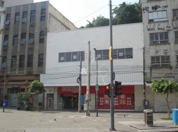 77c2ef29506e7de28fb835377a35ae667dc9631e · Prédio com loja e sobreloja