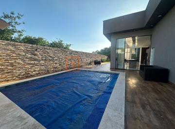 Casa · 270m² · 4 Quartos · 2 Vagas · Casa térrea com 4 suítes e piscina aquecida no Condomínio do Lago