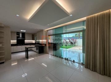 Casa · 307m² · 4 Quartos · 3 Vagas · Sobrado com 4 quartos, área gourmet e piscina no Condomínio do Lago