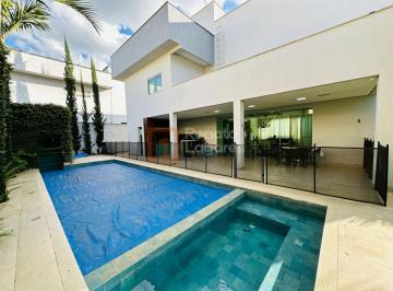 Casa · 267m² · 4 Quartos · 3 Vagas · Sobrado de esquina com piscina no Condomínio do Lago