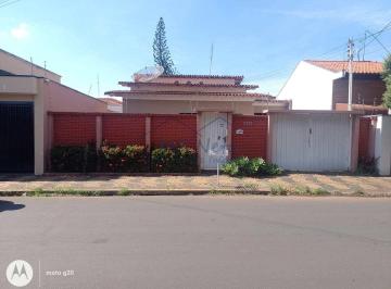 Casa · 672m² · 3 Quartos · 10 Vagas · Casa com 3 dorms, Centro, Pirassununga - R$ 995 mil, Cod: 10133244