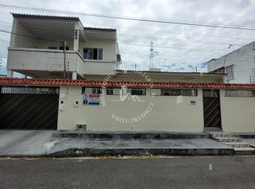 Casa · 272m² · 6 Quartos · 2 Vagas · Linda casa no parque 10, com 6 quartos sendo 2 suites, 272 M2 Manaus, AM.