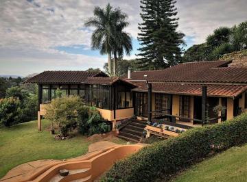 Casa · 532m² · 3 Quartos · 6 Vagas · Fazendinha (R. Fechada) - Clássica e maravilhosa! 3 suítes, linda vista e casa hóspedes!