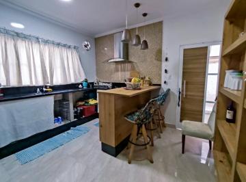 Casa · 161m² · 3 Quartos · 4 Vagas · Casa à venda em Osasco-SP: 3 quartos, 2 suítes, 1 sala, 3 banheiros, 4 vagas na garagem - Jardim Rob