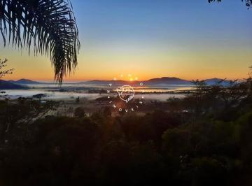 Casa · 130m² · 3 Quartos · 5 Vagas · Casa Exclusiva no Morro com Vista Panorâmica de Garopaba – 2.000m² de Terreno