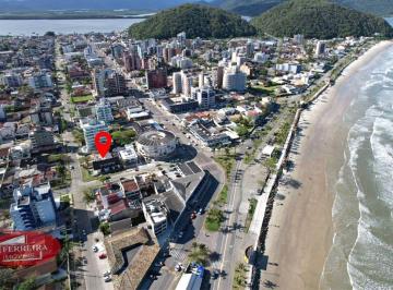 Apartamento · 200m² · 3 Quartos · 4 Vagas · Residência na Praia Central