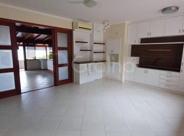 Sala · Cobertura com 3 quartos (1 suíte) com 100m² em Jurerê, Florianópolis.