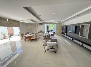20 · Casa de 285m² com 4 quartos sendo 3 suítes no Monte Verde