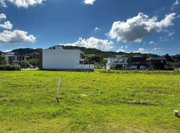 1 · Terreno de 672m² na Pedra Branca