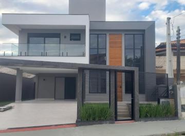 Casa · 195m² · 3 Quartos · 2 Vagas · Casa com 3 suítes no bairro Carianos em Florianópolis SC