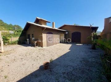 DESTAQUE · Casa Residencial de 182 m² com 4 quartos sendo 1 suíte no Itacorubi
