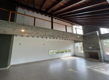 CASA  MARANATA 2 - 1 · Casa Alto Padrão de 252m² com 3 Suítes em Garopaba