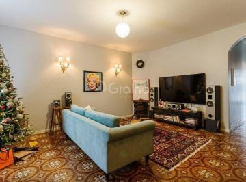 02 · Casa residencial de 164 m² com 3 quartos sendo 1 suíte no Itacorubi