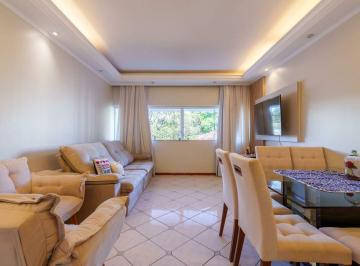 Apartamento · 138m² · 2 Quartos · Apartamento reformado de canto na SQS 104 – 138m², 3 banheiros, DCE e ar-condicionado