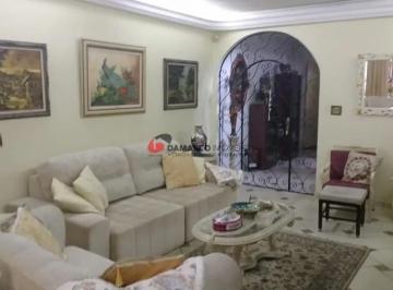 Casa · 240m² · 3 Quartos · 4 Vagas · Sobrado em Campestre