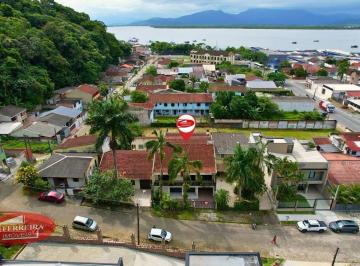 Casa · 300m² · 6 Quartos · 4 Vagas · Residência com 06 quartos