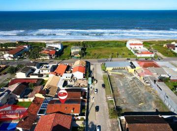 Casa · 200m² · 6 Quartos · 1 Vaga · Residência Aconchegante