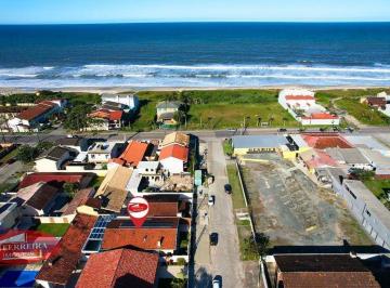 Casa · 237m² · 6 Quartos · 1 Vaga · Residência Aconchegante