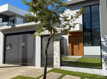 Casa · 122m² · 2 Quartos · 2 Vagas · Lindo sobrado no Bosque dos Ipês