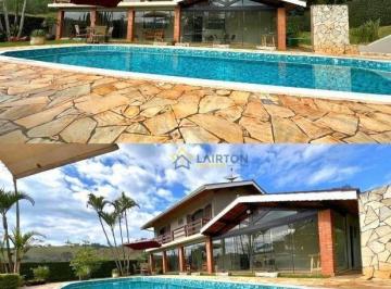 bccac4e821f8bab2dc1b46d165b7f47da506233e · Chácara à venda em condomínio fechado na divisa Piracaia/Atibaia – 3 suítes, piscina climatizada e l