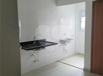 Apartamento de 2 quartos, São Paulo · Apartamento novo com 2 dormitórios e prédio com elevador na Água Fria.