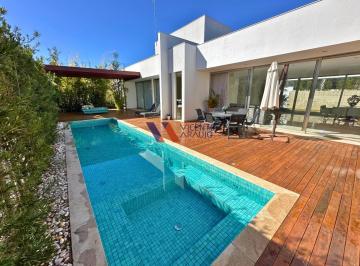 Casa · 308m² · 3 Quartos · 4 Vagas · Uma casa no Condômino Montserrat feita para quem valoriza o viver bem.