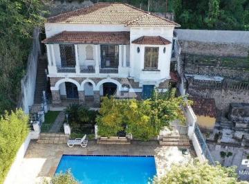 Casa · Espetacular Casa em Santa Teresa com vista deslumbrante, piscina, academia e sauna!