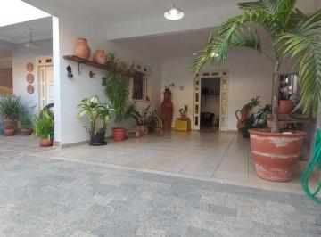 Casa · 233m² · 3 Quartos · 2 Vagas · Casa com 03 quartos e quintal no Bairro Tabajaras em Teófilo Otoni