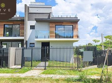 Casa · 176m² · 3 Quartos · 3 Vagas · Sobrado com 03 quartos, 01 suíte, 03 vagas de garagem, no Abranches!