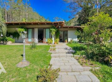 Casa · 350m² · 3 Quartos · 2 Vagas · Casa Plana de 350 m² Integrada à Natureza | R$ 1.500.000,00 – Bairro Ribeirão Fresco